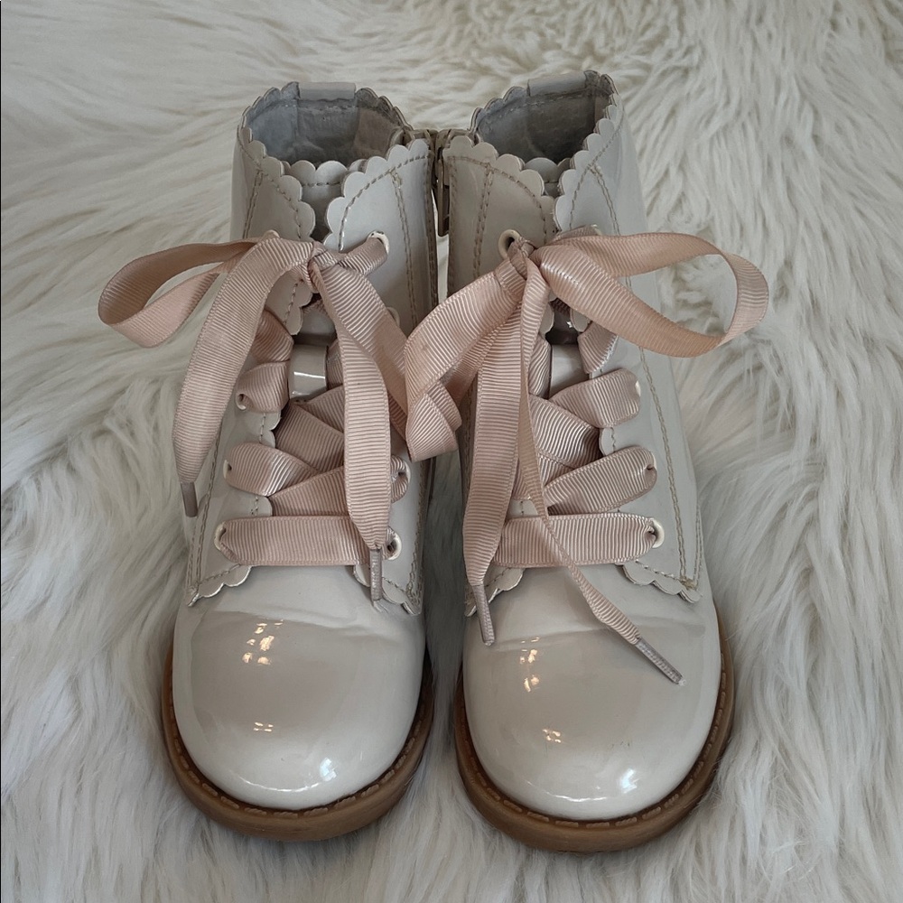 L'Amour Josephine Scallop Boot, Cream